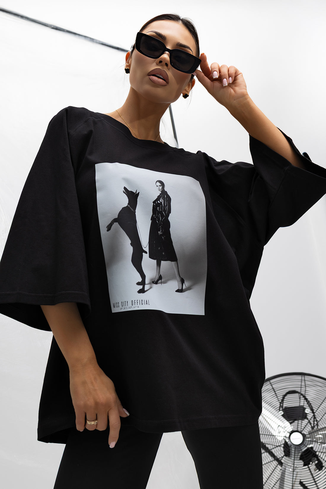 Tričko Miss Woman Walking With Dog (Black)