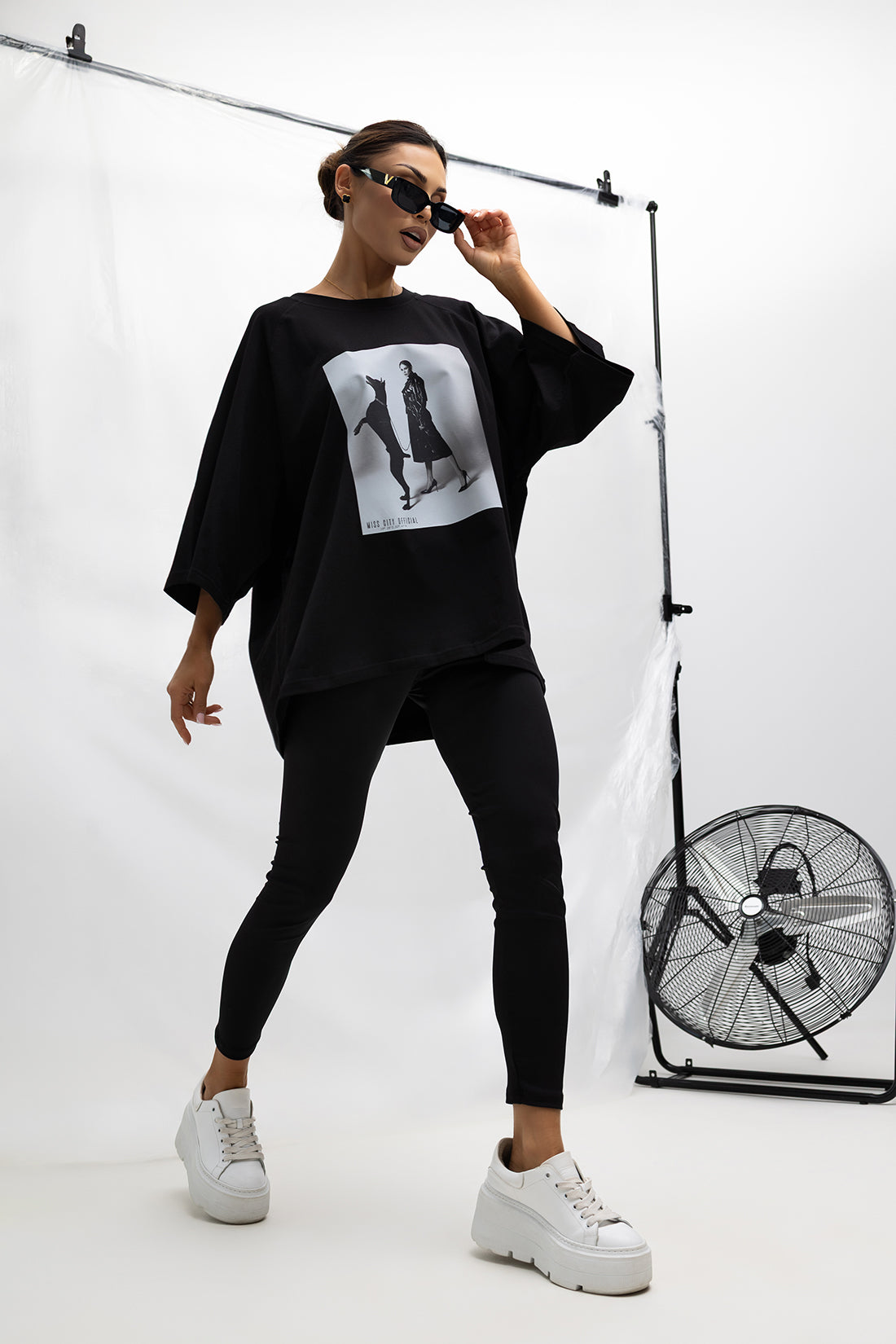 Tričko Miss Woman Walking With Dog (Black)