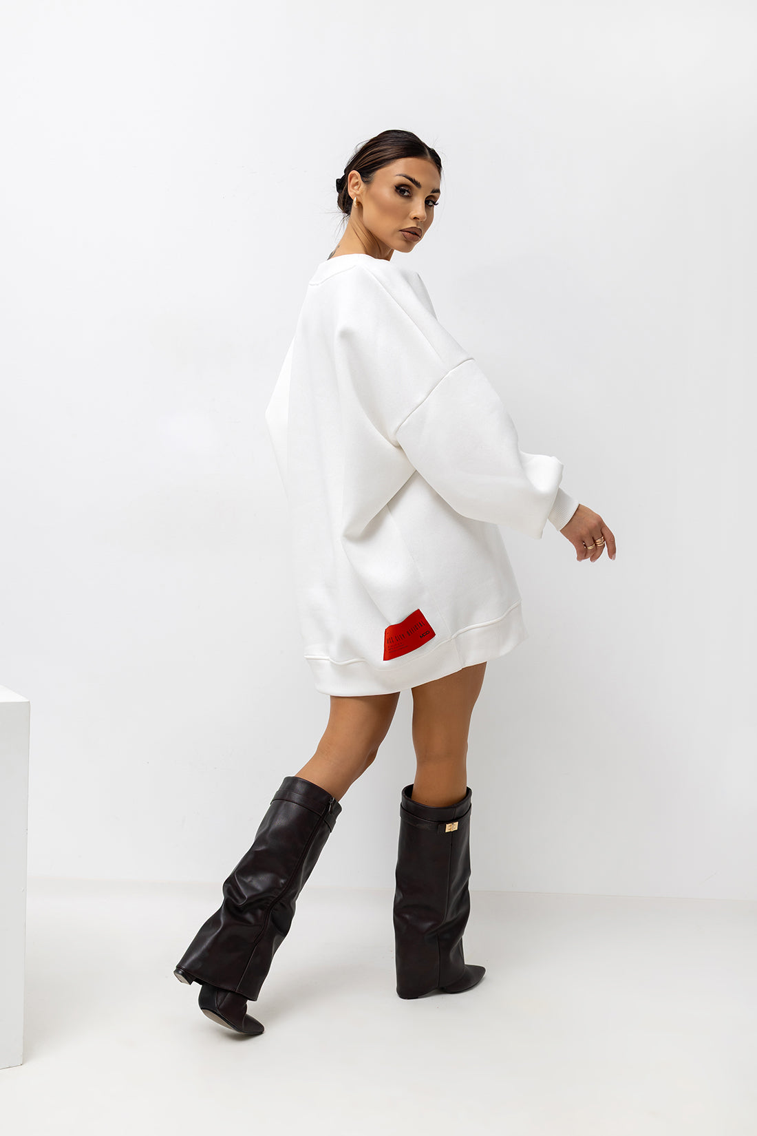 Miss Winter Dog Biele