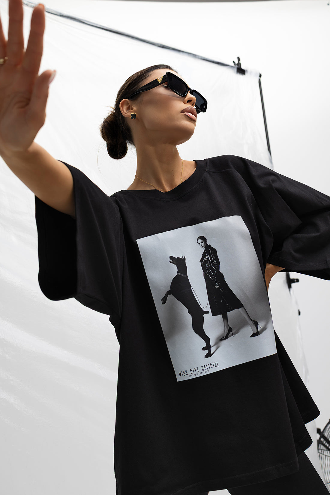 Tričko Miss Woman Walking With Dog (Black)